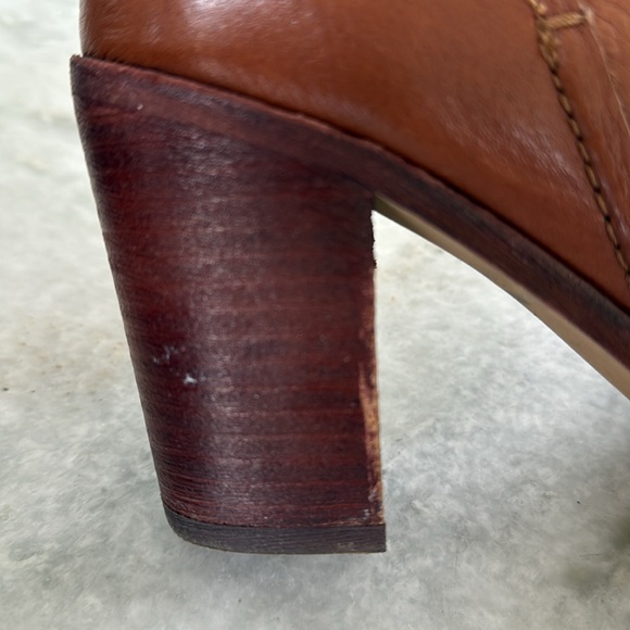 Dolce Vita Shep Bootie
Size 6
Cognac - Picture 2 of 3